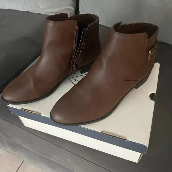 Women Ankle booties St John's Bay, color chocolate size 9. - Picture 3 of 4